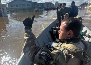 Policiais Rodoviários Federais de Santa Catarina atuam em resgates no Rio Grande do Sul