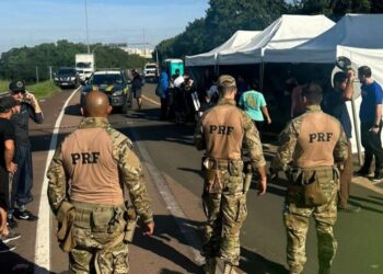 Policiais rodoviários federais de Santa Catarina fazem cerca de 100 resgates no Rio Grande do Sul