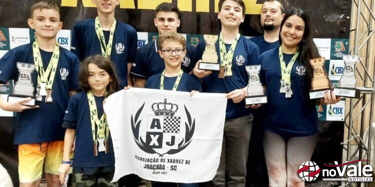 Xadrez de Joaçaba conquista título e troféus no campeonato brasileiro