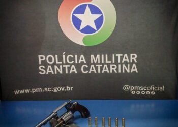 Arma de fogo é apreendida durante barreira policial na SC-350