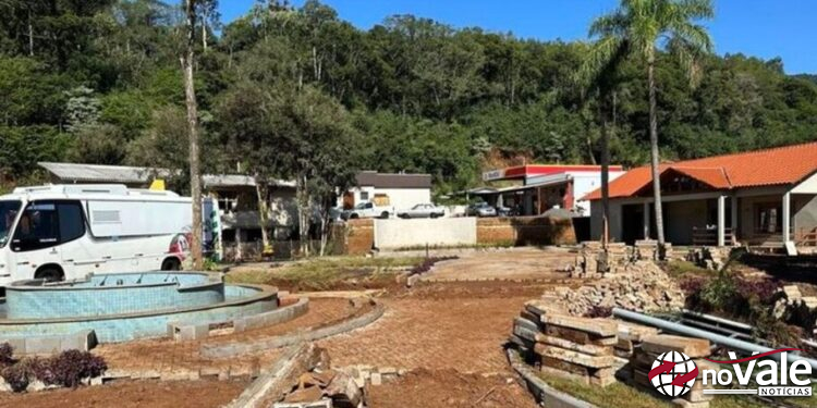 Destruída por duas enchentes em seis meses, cidade do RS faz estudo para mudar de lugar