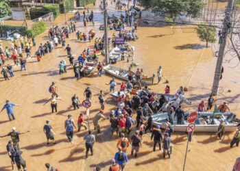 Sobe para 107 o número de mortos após enchentes que atingem o RS