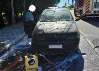 Princípio de incêndio em veículo é controlado pelo Corpo de Bombeiros em Catanduvas