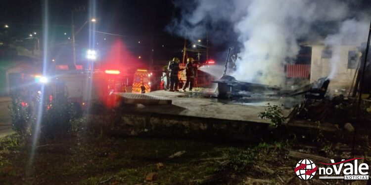 Dois incêndios na mesma residência são atendidos em poucos dias em Fraiburgo pelo Corpo de Bombeiros