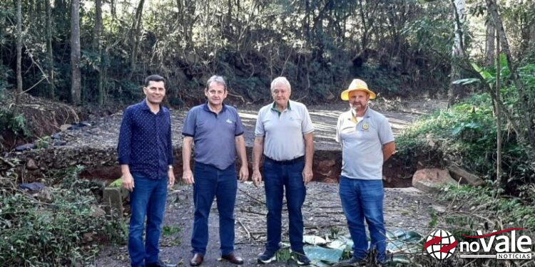 Ponte levada pela chuva em Linha Bonita será reconstruída a partir da parceria entre o poder público e a iniciativa privada