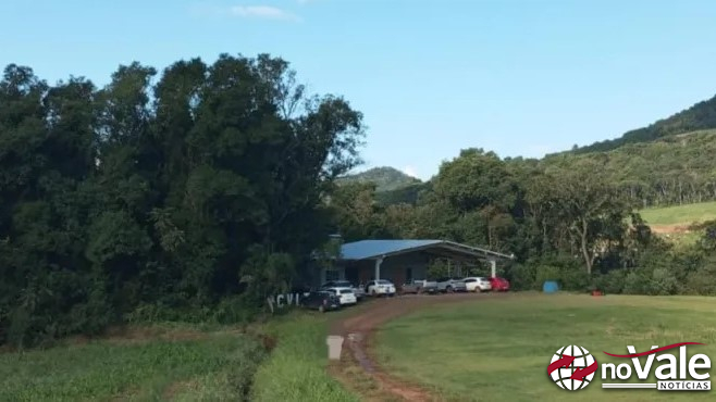 Piloto de parapente sofre queda na hora do pouso