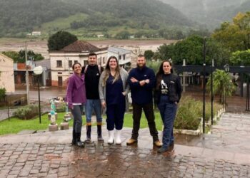 Grupo de voluntários prestam apoio à causa animal no Rio Grande do Sul após as inundações