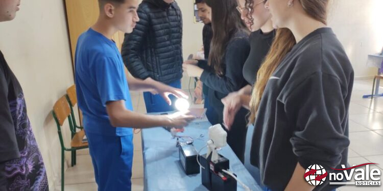 Escola São Cristóvão realiza 1ª edição da Feira dos Curiosos