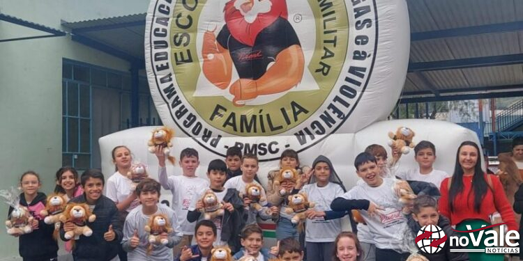 PROERD forma 92 Alunos das escolas de Ouro