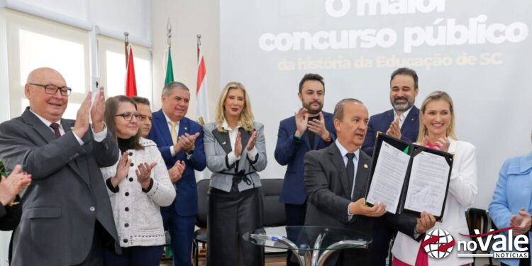 Governo do Estado e secretaria da Educação lançam edital do maior concurso público da história de Santa Catarina