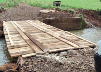 Concluída a construção de ponte provisória no limite entre Ouro e Ipira