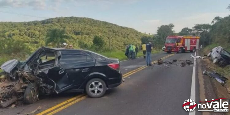 Acidente entre dois carros mata motorista e bebê em rodovia de SC