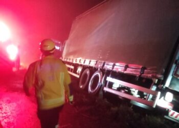 Bombeiros atendem saída de pista na SC-350 em Santa Cecília