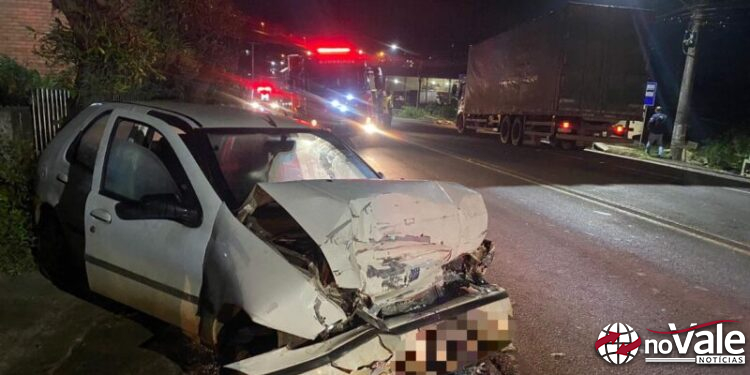 Corpo de Bombeiros atende colisão entre carro e caminhão em Tangará