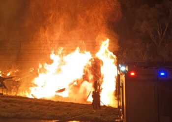Depósito de maravalhas é consumido pelo fogo em Presidente Castello Branco