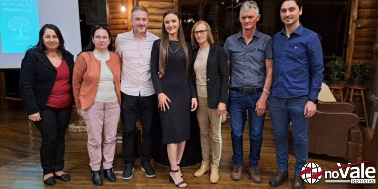 Escritora e gestora Monize Calderoli lança seu primeiro livro