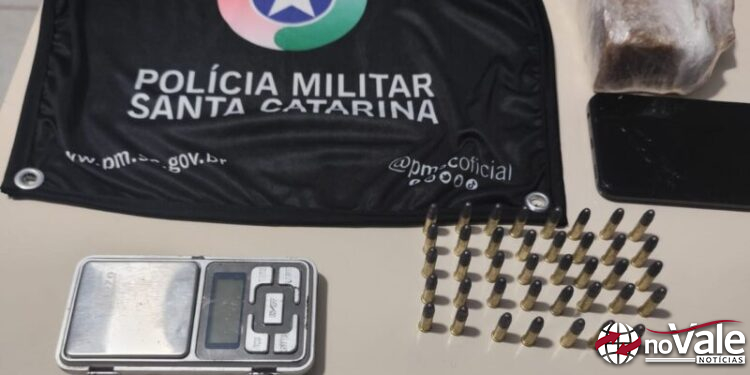 Operação conjunta resulta na prisão de dois homens e na apreensão de drogas e munições