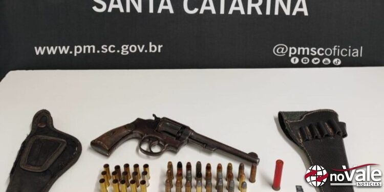 Homens se escondem no telhado de casa após mulher ser baleada em Xanxerê
