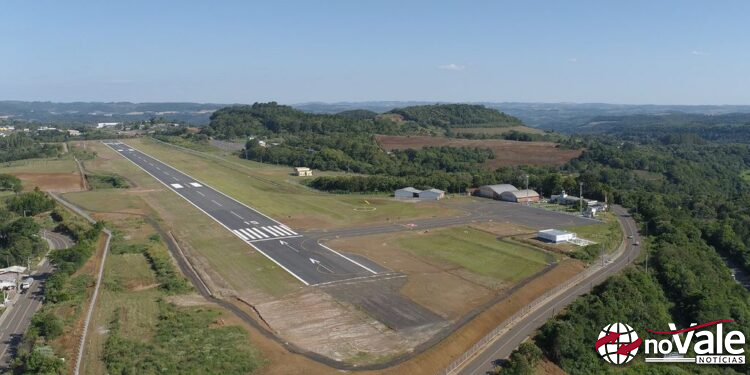 Pesquisa sobre o aeroporto de Joaçaba é entregue para a Companhia Aérea Azul