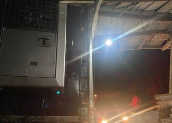 Motorista perde o controle e bate carreta contra estrutura em Seara na SC-155