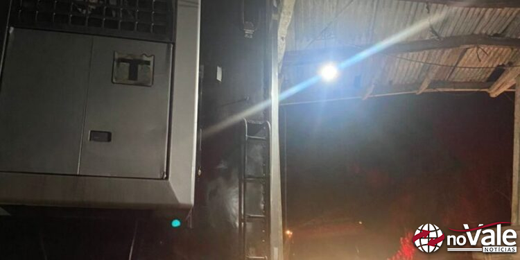 Motorista perde o controle e bate carreta contra estrutura em Seara na SC-155