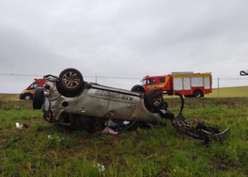 Capotamento na BR 470 em Campos Novos mobiliza Corpo de Bombeiros