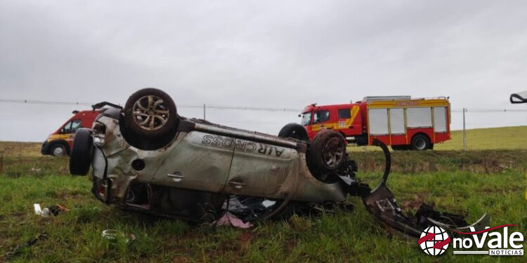 Capotamento na BR 470 em Campos Novos mobiliza Corpo de Bombeiros
