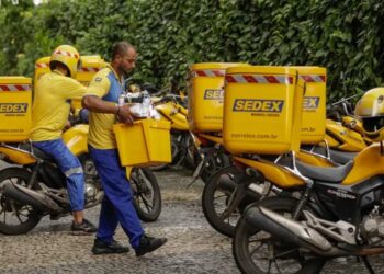 Correios anunciam PDV e concurso para contratar 3,2 mil carteiros
