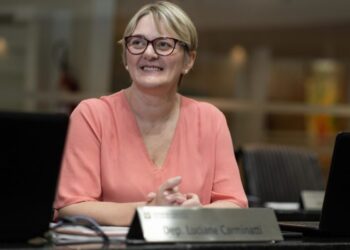 Projeto estabelece equipe disciplinar mínima para atuação em ambiente escolar