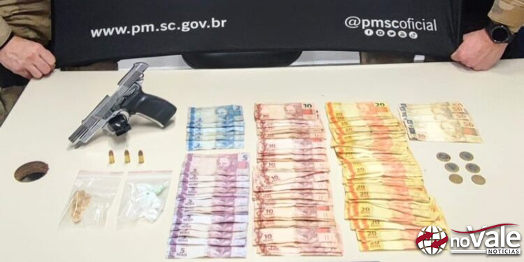 PM prende casal por tráfico de drogas e porte ilegal de arma em Joaçaba