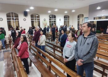 Fiéis participam da primeira noite do Tríduo em preparação para a 60ª festa em honra a São Cristóvão