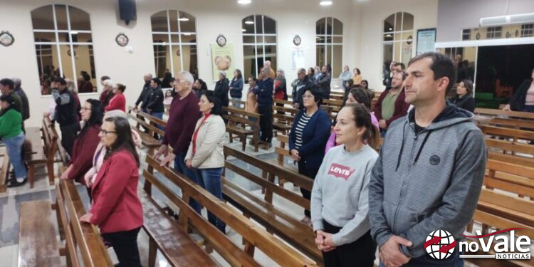Fiéis participam da primeira noite do Tríduo em preparação para a 60ª festa em honra a São Cristóvão