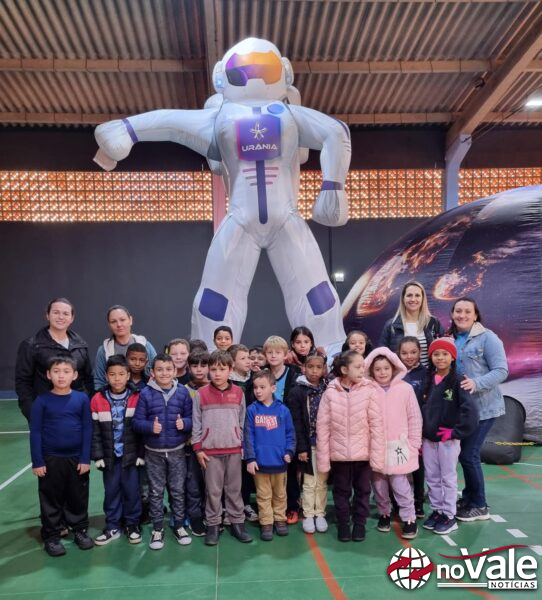 Alunos da Rede Municipal de Ensino de Zortéa exploram o universo com a Urania Planetário Móvel