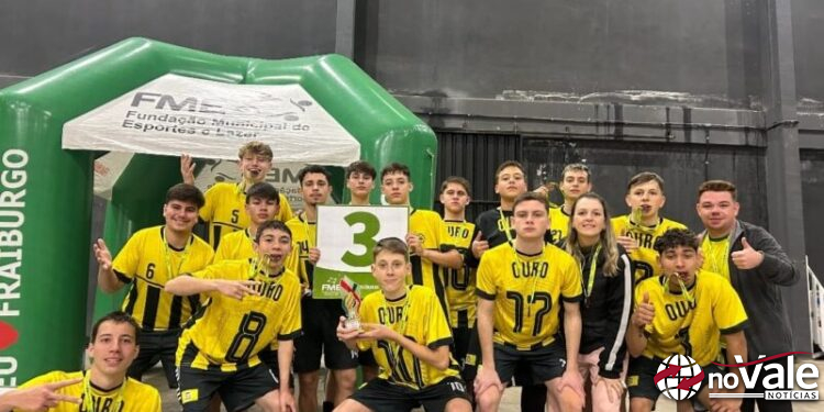 Futsal de Ouro conquista medalha de bronze na OLESC em Fraiburgo