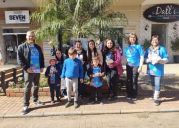 AMA de Capinzal promove panfletagem de conscientização sobre autismo