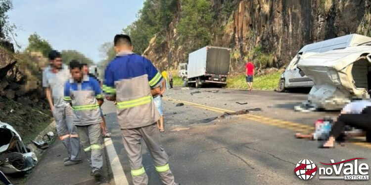 Acidente envolvendo três veículos é registrado na BR-282 próximo a Erval Velho