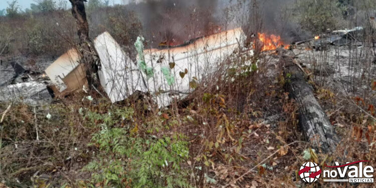 Avião de pequeno porte cai e deixa 5 mortos na zona rural de Mato Grosso
