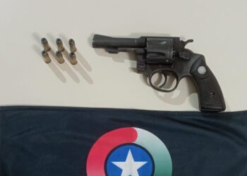 Dupla presa em flagrante por porte ilegal de arma e desacato em Videira