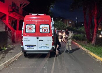 Motociclista atropela idoso em calçada em Joaçaba