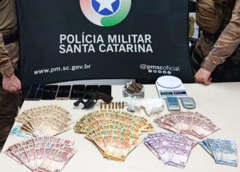 PM efetua prisão por tráfico de drogas e porte ilegal de arma de fogo em Herval d’Oeste