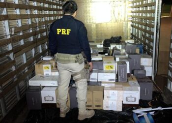 PRF localiza quase 2 mil garrafas de vinhos argentinos importados ilegalmente na BR-282