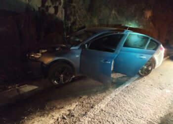 Colisão em paredão de pedra após saída de pista deixa feridos no interior de Peritiba
