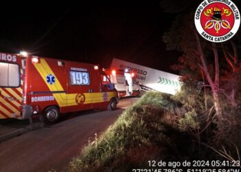 Acidente na BR-282 deixa motorista preso as ferragens em Campos Novos