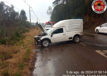 Capotamento de veículo é registrado na SC-135, próximo a Caçador