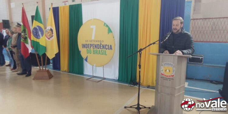 Ato cívico em comemoração ao Sete de Setembro é realizado em Ouro