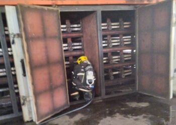 Bombeiros controlam princípio de incêndio em madeireira em Salto Veloso