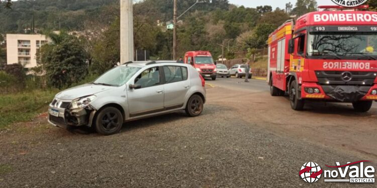 Colisão entre carro e moto deixa dois feridos em Rio das Antas