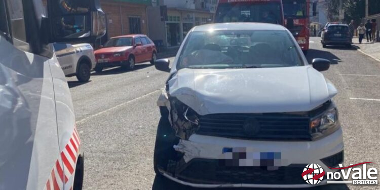 Condutor fica ferido após acidente no centro de Videira