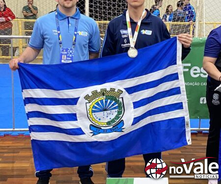 Karatê Capinzalense conquista medalha de prata na fase estadual da OLESC