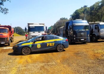 Mais de 32 toneladas de excesso são flagradas em caminhões na BR-282 em Irani